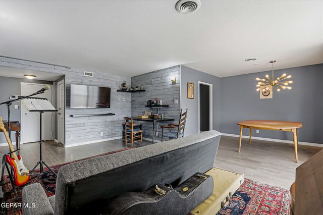 1800 N STANTON Street 204, El Paso, TX 79902