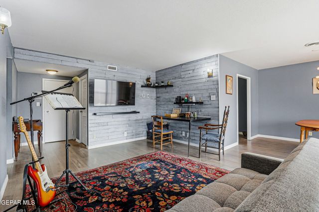 1800 N STANTON Street 204, El Paso, TX 79902