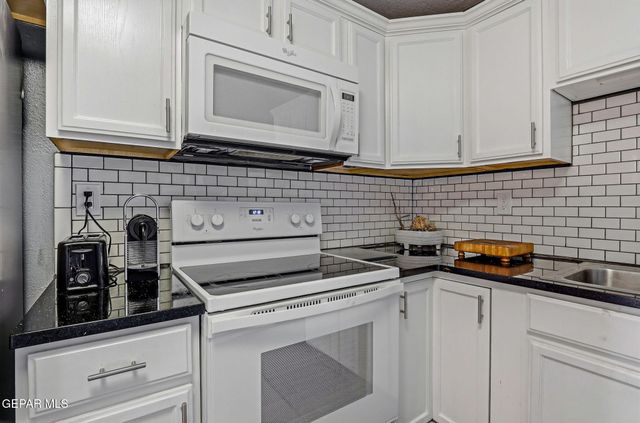 1800 N STANTON Street 204, El Paso, TX 79902