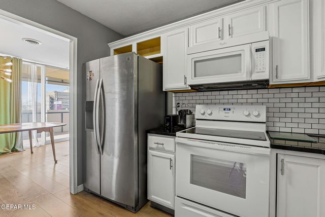 1800 N STANTON Street 204, El Paso, TX 79902