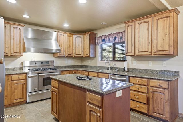 2750 Columbia Lane, Overgaard, AZ 85933