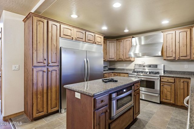 2750 Columbia Lane, Overgaard, AZ 85933