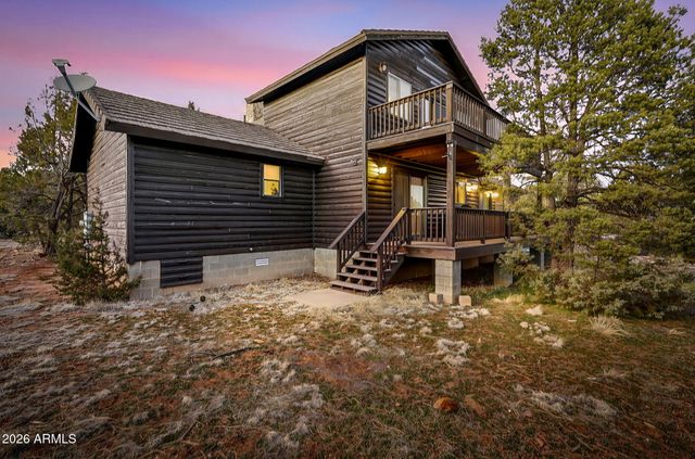 2750 Columbia Lane, Overgaard, AZ 85933