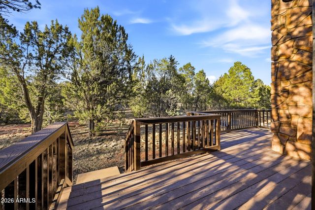 2750 Columbia Lane, Overgaard, AZ 85933