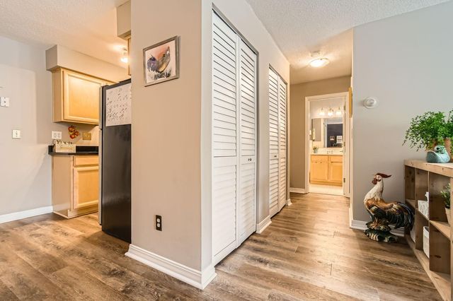 2727 W 43rd Street 102, Minneapolis, MN 55410