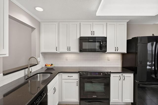 15 John Hall Cartway 15, Yarmouth, MA 02675