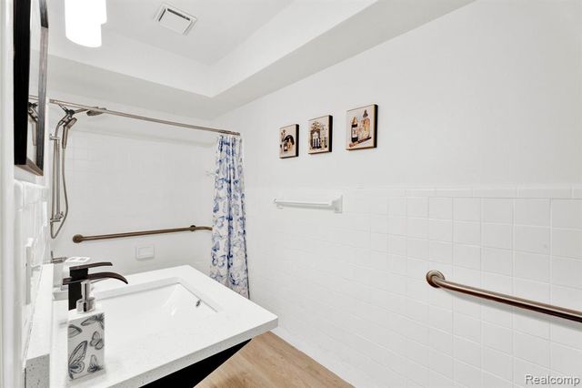 20745 Saint Francis Street 203, Farmington, MI 48336