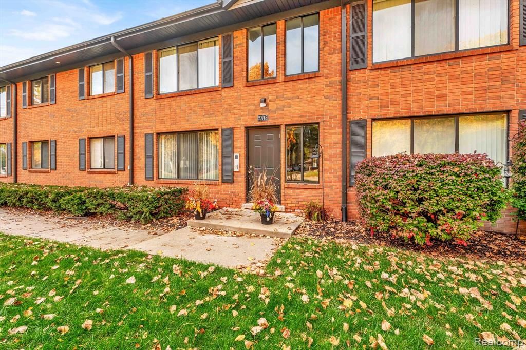 20745 Saint Francis Street 203, Farmington, MI 48336