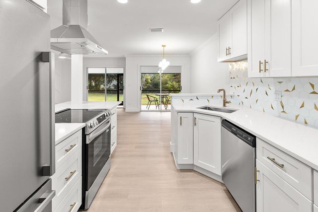 652 NE Wax Myrtle Way, Jensen Beach, FL 34957