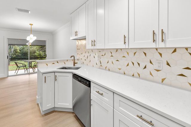 652 NE Wax Myrtle Way, Jensen Beach, FL 34957