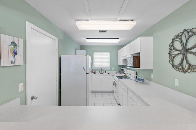 652 NE Wax Myrtle Way, Jensen Beach, FL 34957