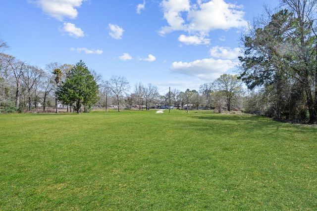 17343 Western Hill Drive, Conroe, TX 77302