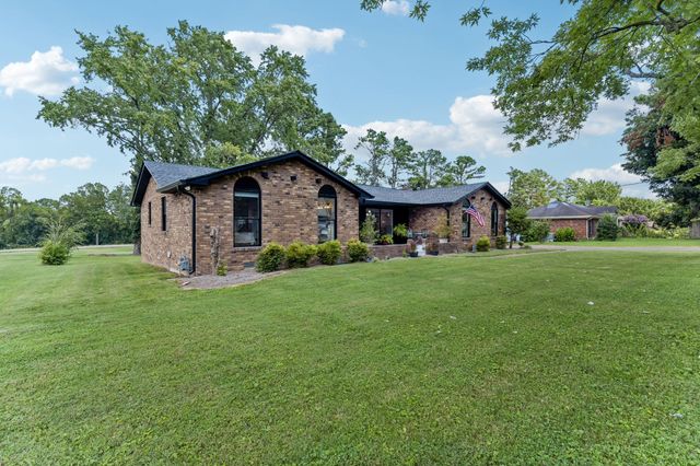 146 Fairways Dr, Hendersonville, TN 37075