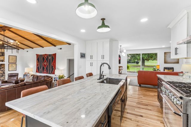146 Fairways Dr, Hendersonville, TN 37075