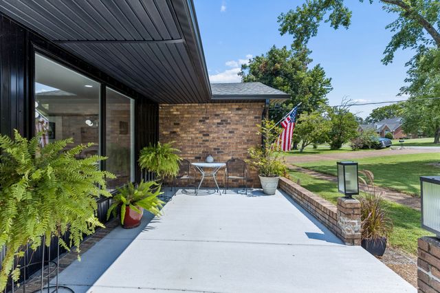 146 Fairways Dr, Hendersonville, TN 37075