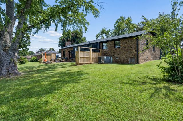146 Fairways Dr, Hendersonville, TN 37075