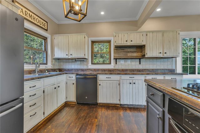 390 4th Street Patterson Heights, Patterson Heights, PA 15010