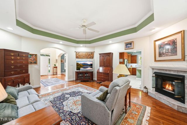 415 Ridge Point Court, Piney Flats, TN 37686