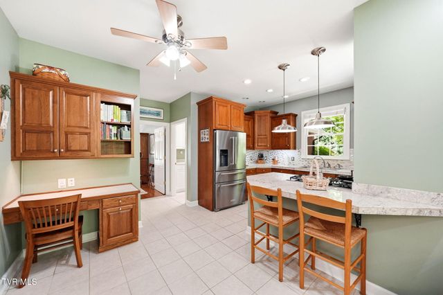 415 Ridge Point Court, Piney Flats, TN 37686