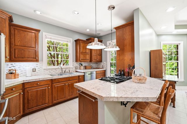 415 Ridge Point Court, Piney Flats, TN 37686