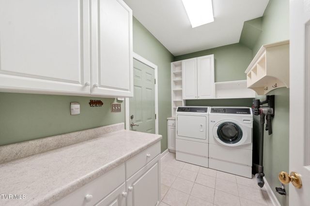415 Ridge Point Court, Piney Flats, TN 37686