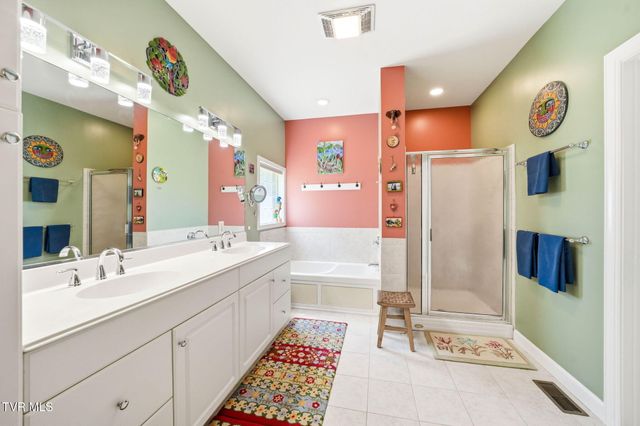 415 Ridge Point Court, Piney Flats, TN 37686