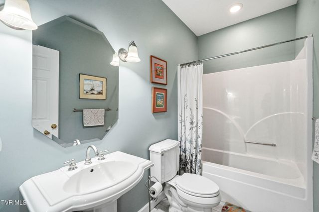 415 Ridge Point Court, Piney Flats, TN 37686