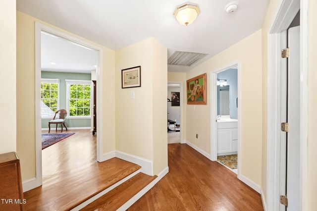 415 Ridge Point Court, Piney Flats, TN 37686