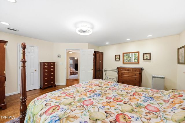 415 Ridge Point Court, Piney Flats, TN 37686
