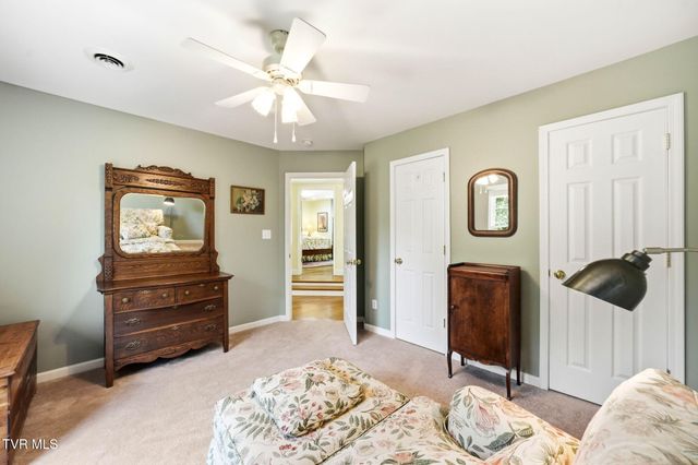 415 Ridge Point Court, Piney Flats, TN 37686