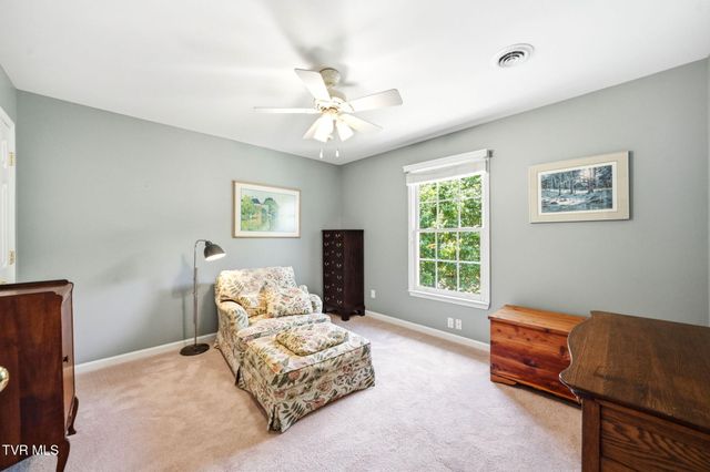 415 Ridge Point Court, Piney Flats, TN 37686