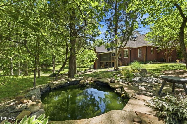 415 Ridge Point Court, Piney Flats, TN 37686