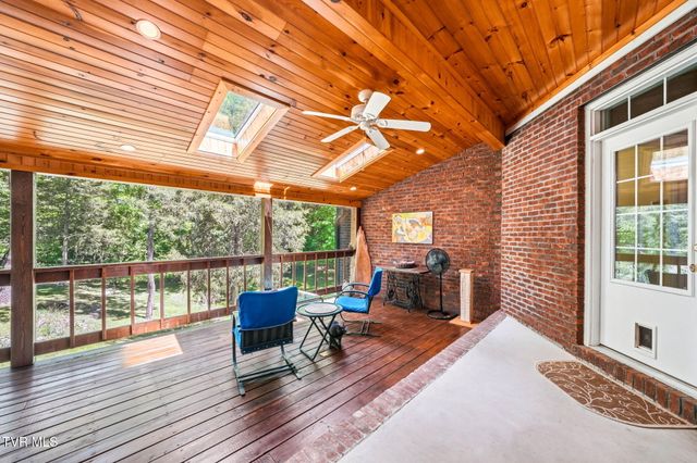 415 Ridge Point Court, Piney Flats, TN 37686
