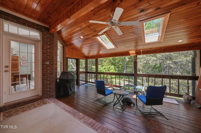 415 Ridge Point Court, Piney Flats, TN 37686