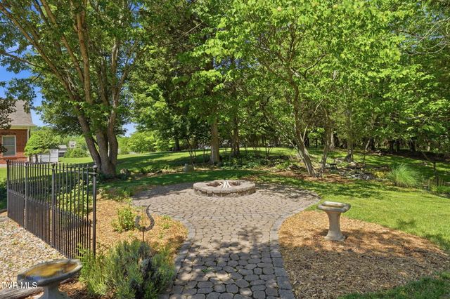 415 Ridge Point Court, Piney Flats, TN 37686