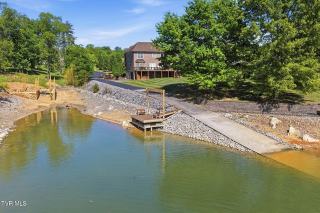 415 Ridge Point Court, Piney Flats, TN 37686