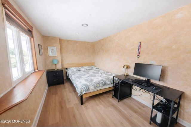 6 Hillcrest Road, Manalapan, NJ 07726