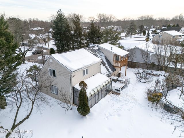 6 Hillcrest Road, Manalapan, NJ 07726