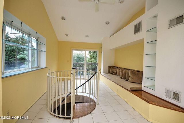 6 Hillcrest Road, Manalapan, NJ 07726