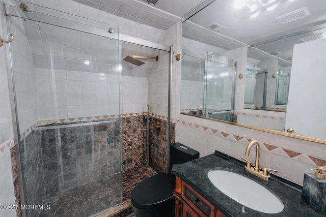 6 Hillcrest Road, Manalapan, NJ 07726