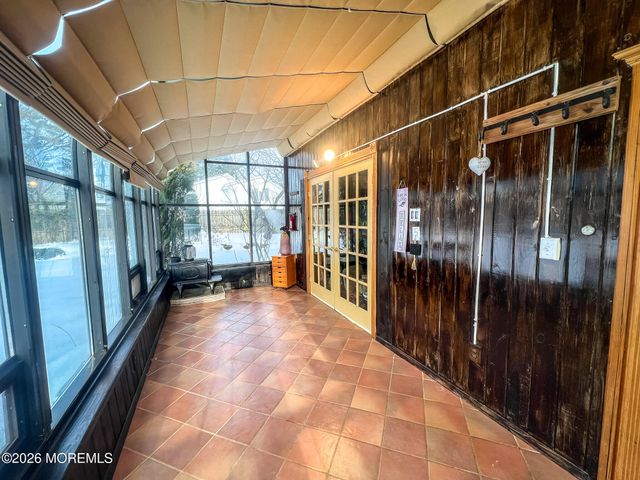 6 Hillcrest Road, Manalapan, NJ 07726