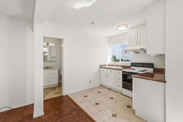 10955 Stonebrook Drive, Los Altos, CA 94024