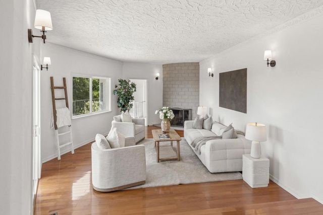 10955 Stonebrook Drive, Los Altos, CA 94024