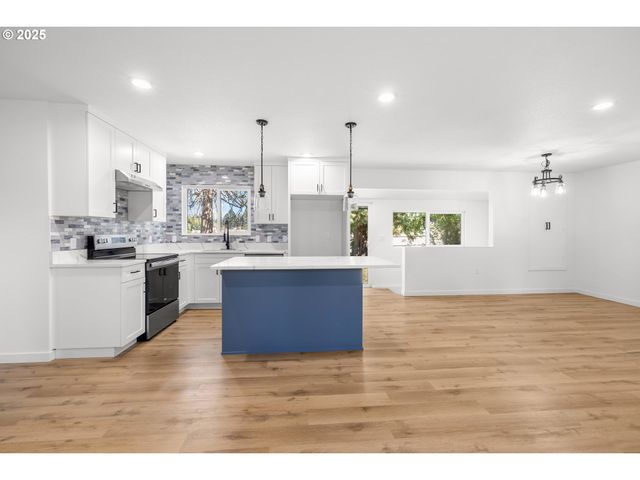 142 Ne 128TH Ave, Portland, OR 97230