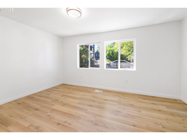 142 Ne 128TH Ave, Portland, OR 97230