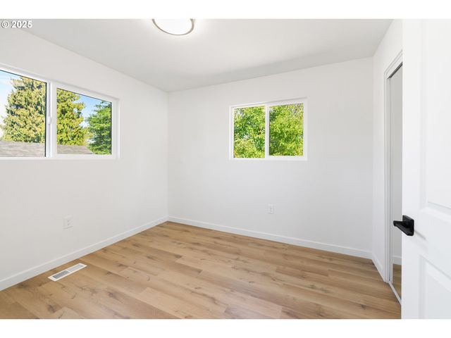 142 Ne 128TH Ave, Portland, OR 97230