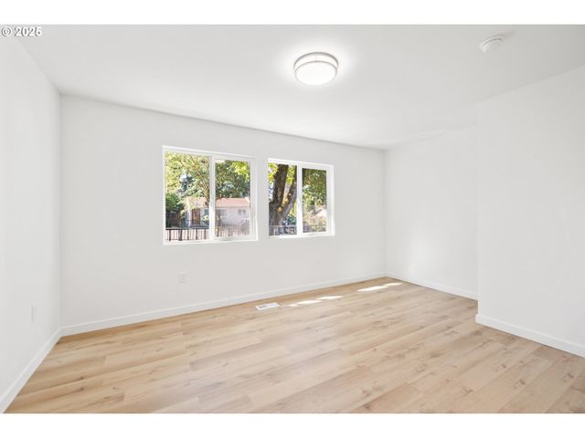 142 Ne 128TH Ave, Portland, OR 97230