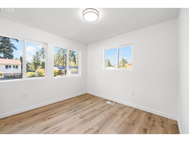 142 Ne 128TH Ave, Portland, OR 97230