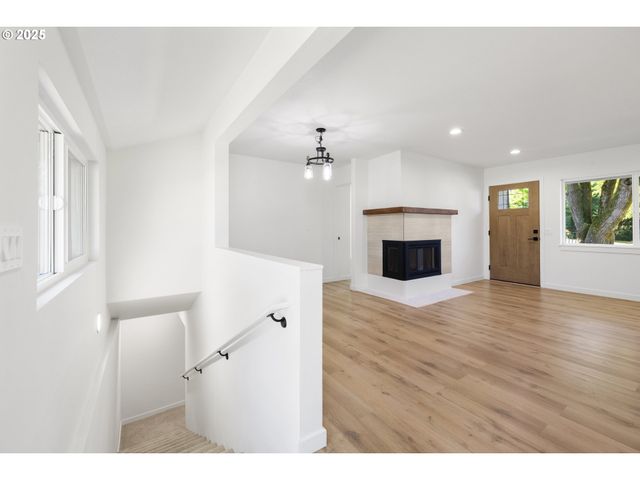 142 Ne 128TH Ave, Portland, OR 97230