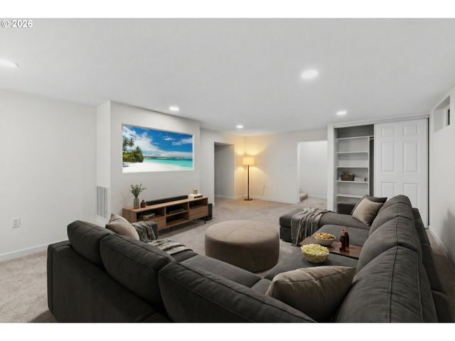 142 Ne 128TH Ave, Portland, OR 97230